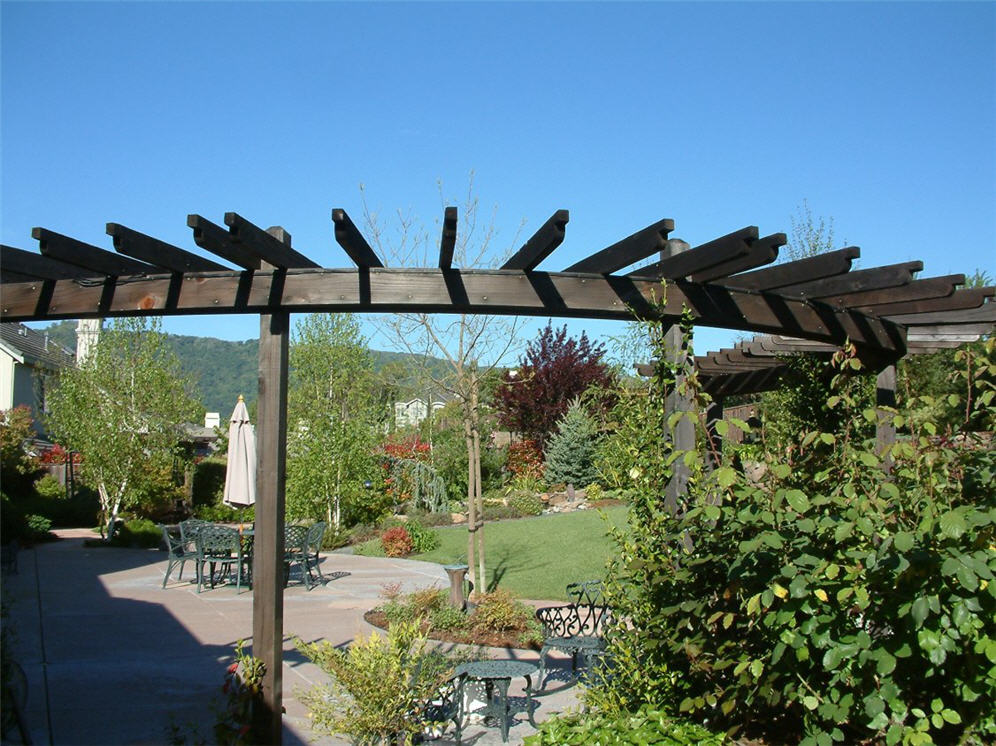 Curved Half Circle Trellis